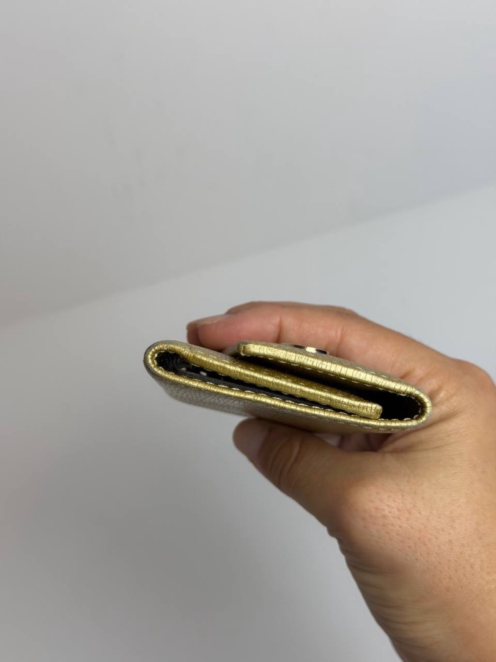 Gucci Metallic Gold Leather Key Holder Case - Picture 5 of 10